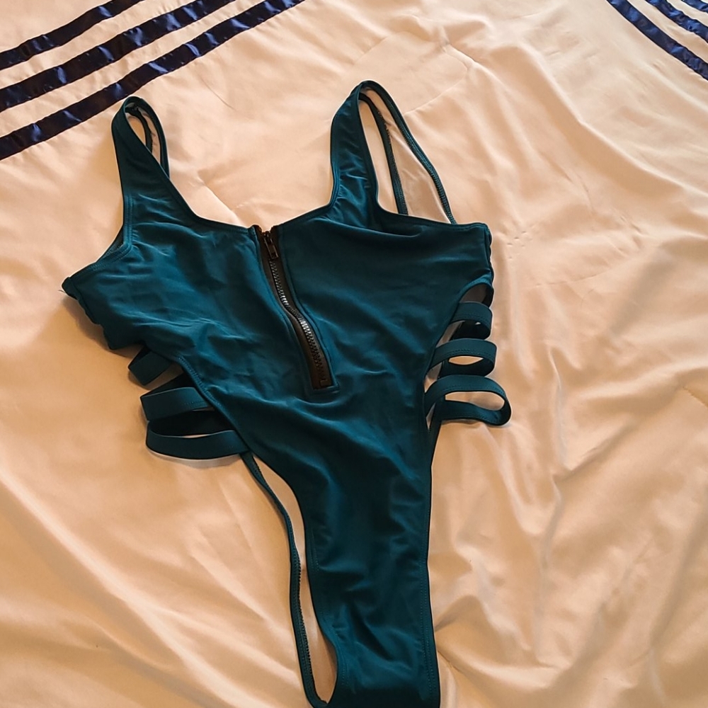 nwot one piece swim suit